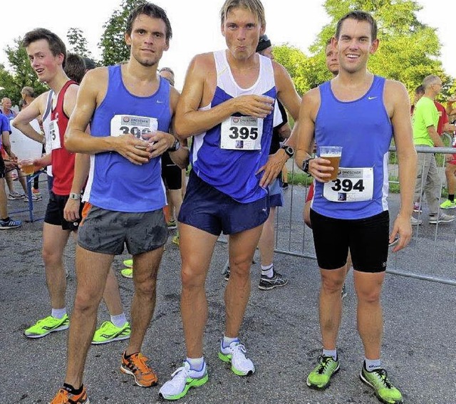 Rafael und Hannes Schaffrik und Manuel...rnhardt beim Marathonlauf in Karlsruhe  | Foto: ZVG