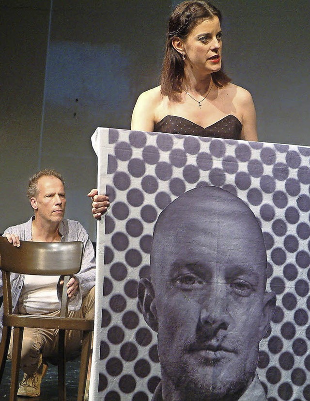 Szene mit Dora Balog als Alkmene und Percy von Tomei als Diener Sosias.   | Foto: Roswitha Frey