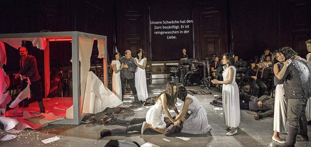 Szene aus &#8222;Lysistrata&#8220;, ei...fr den Basler Bahnhof fr neue Musik.  | Foto: Ute Schendel