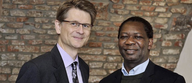 Hartmut Hengel und Philip Bona sprachen im BZ-Haus ber den Ebola-Virus.   | Foto: Thomas Kunz