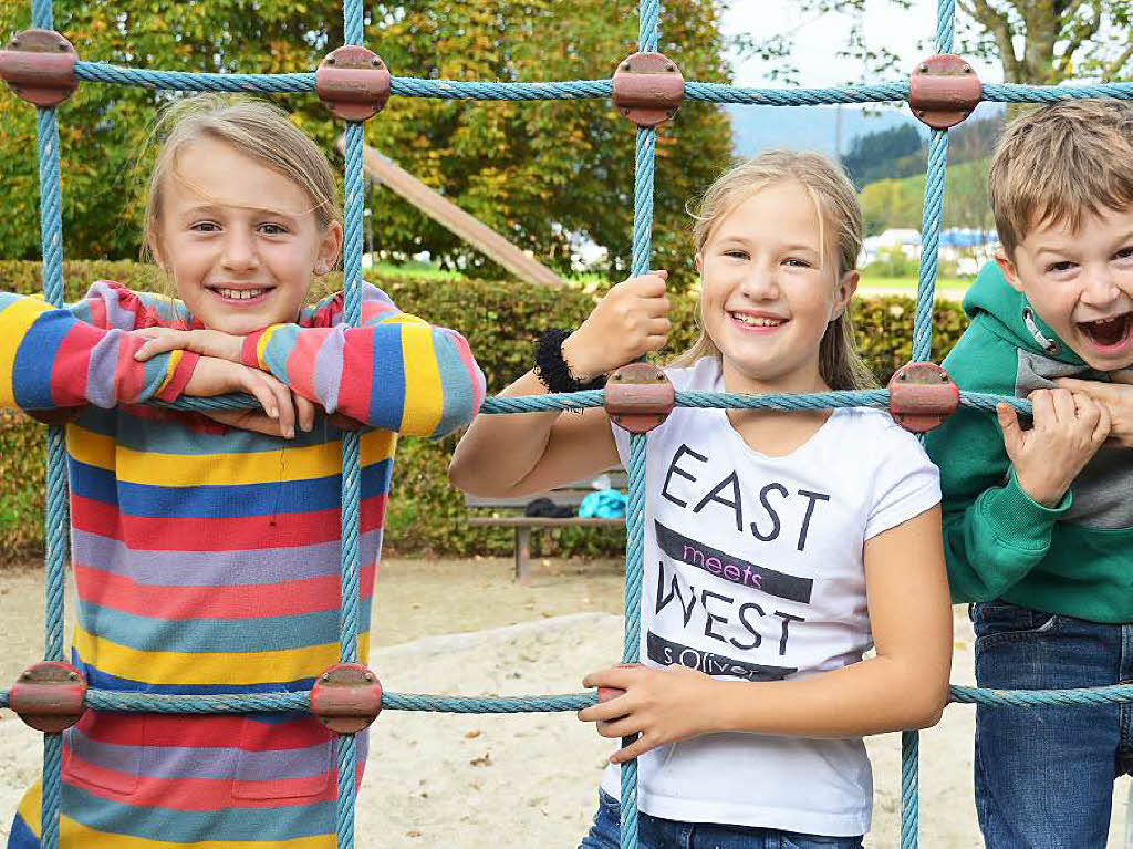 Spielplatz-Checker in Oberried: Lea Saier, Milena Pollex und Jonathan Brender (v.l.)