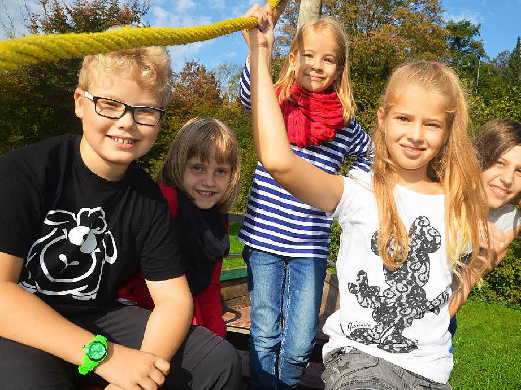 Zisch-Spielplatz-Check in Laufenburg (von links): Paul Roming, Fabienne Albert, Lili Weinmann, Aimee Volle, Laura Woelk