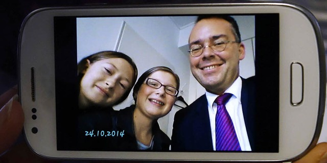 Selfie mit Minister: Lara Ochs und Lar...nister Friedrich in der BZ (von links)  | Foto: REISER