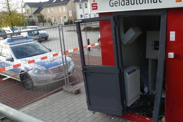 Unbekannte sprengen Geldautomaten in Breisach