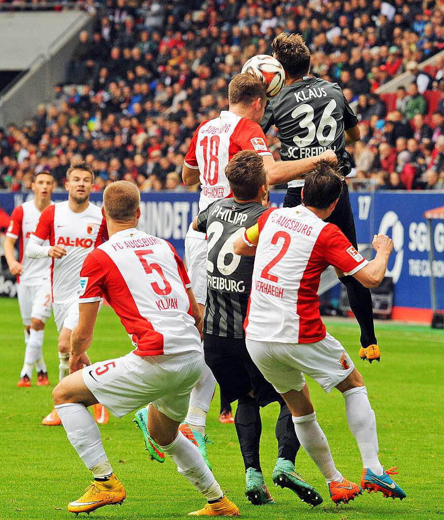 Viel Kampf, viel Krampf. Der SC Freiburg fand in Augsburg nicht die richtigen Mittel.