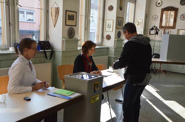 In einem Wahlbro in Grenzach.  | Foto: Ingrid Bhm-Jacob