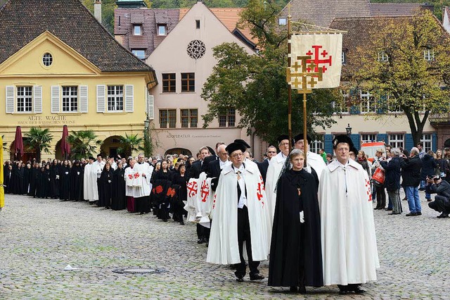 500 Ritter und Damen des ppstlichen R...e  ihre Herbstversammlung in Freiburg.  | Foto: Rita Eggstein