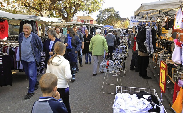 Bei schnem Wetter zog es viele Besucher auf den Jahrmarkt.  | Foto: Tenz