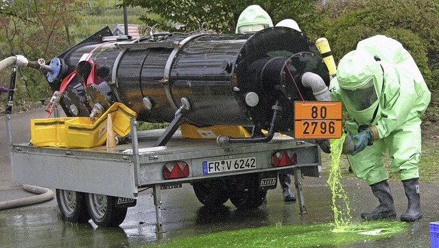 Bei der Herbstbung war die Feuerwehr ...n mit einem Chemieunfall konfrontiert.  | Foto: Christa Rinklin