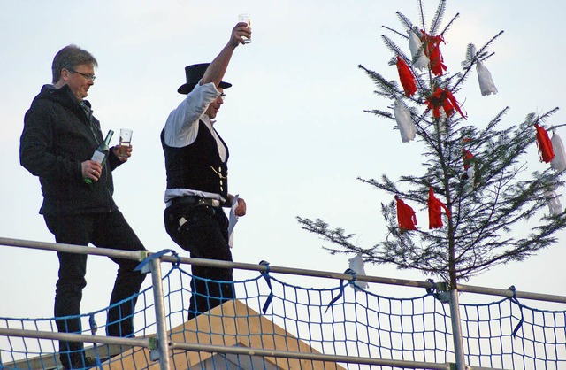 Zimmermeister Christian Denz, assistie...uerwehr- und Brgerhaus in Rotzingen.   | Foto:  Werner Probst