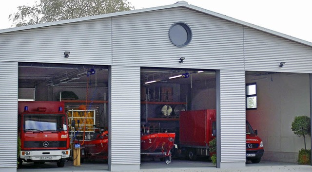 Die neue Fahrzeughalle der Feuerwehr i...Platz fr viele Gerte und Fahrzeuge.   | Foto: Gottstein