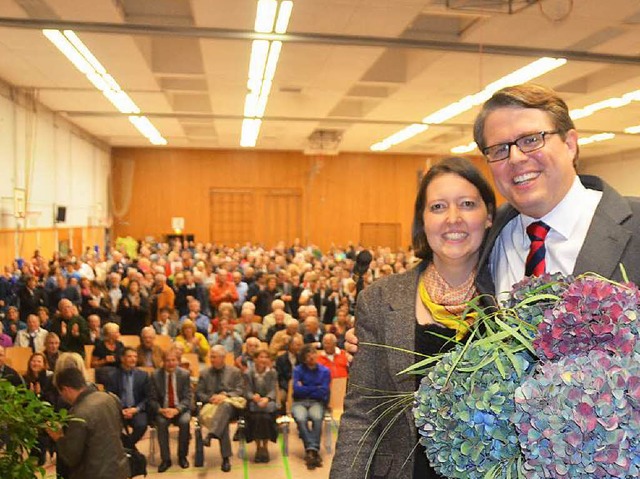 Der Wahlsieger: Tobias Benz mit Lebensgefhrtin Lisa Etge  | Foto: Ralf Dorweiler