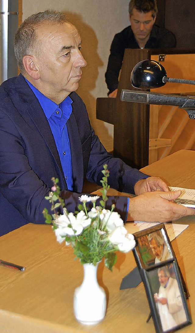 Norbert Groklaus liest aus Kapps Buch.  | Foto: Barbara Puppe-Opahle