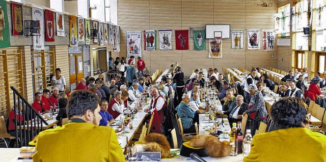 Vertreter aller Znfte gaben sich ein ... der schn dekorierten Gauchachhalle.   | Foto: Manfred  Minzer