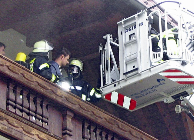 Bergung mit dem Rettungskorb der Elzacher Wehr   | Foto: Berthold Meier