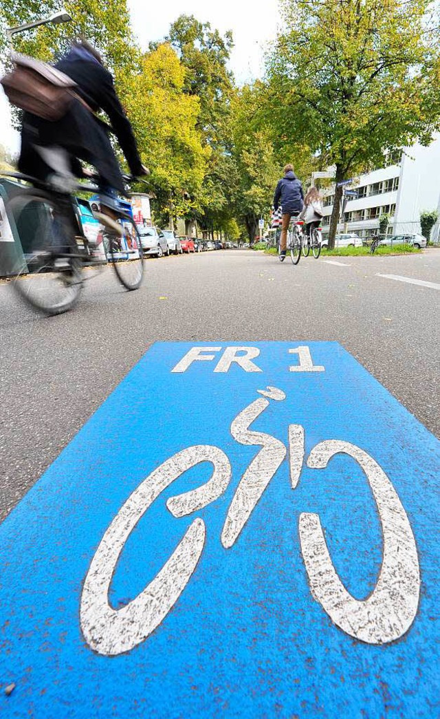 Wer dieses blaue Piktogramm sieht, wei... geht &#8211; vor allem als Radfahrer.  | Foto: Michael Bamberger
