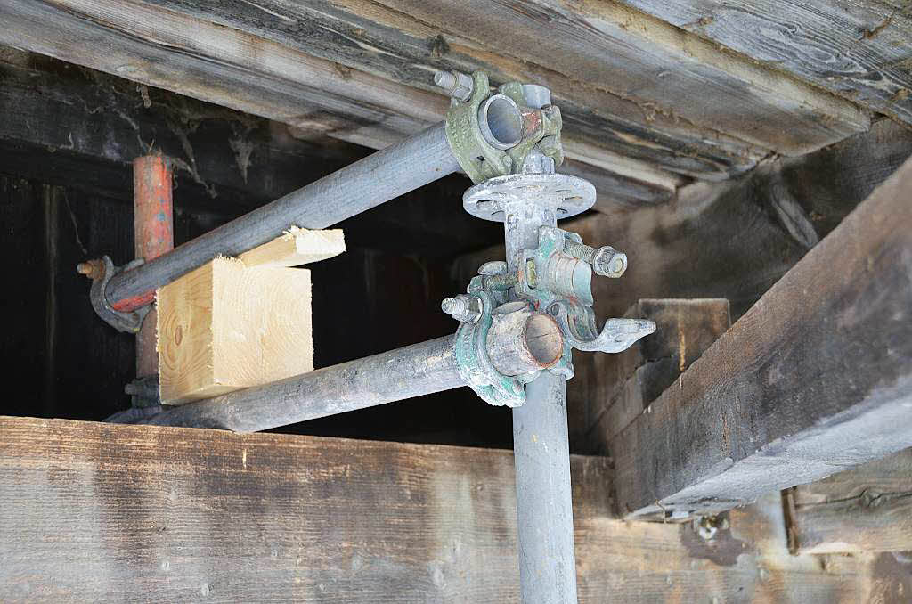 Impressionen von der Sanierung der historischen Holzbrcke.