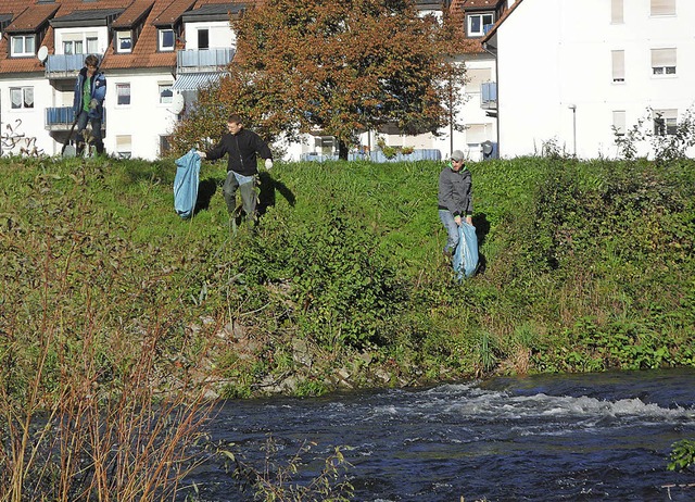 Reinemachen an der Elz: Freiwillige  sammelten Wohlstandsmll   | Foto: ZVG