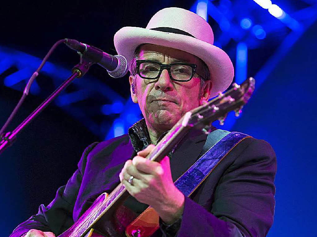 Elvis Costello in Basel Die Liebe und all das andere Rock & Pop