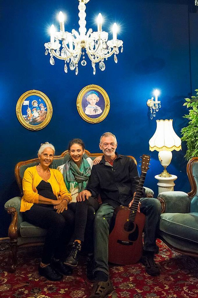 Eine Familie, eine Band: Moni, Cline und Walti Huber (von links) aus Lrrach.  | Foto: Daniel Schoenen