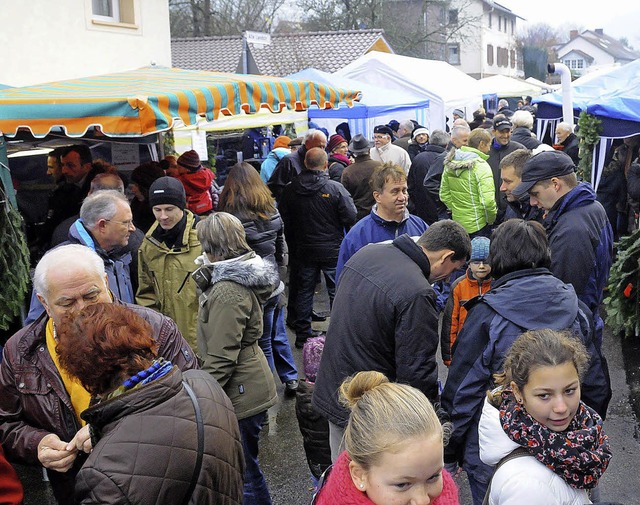 Der Weihnachtsmarkt der Vereinsgemeins...esucht, wie hier im vergangenen Jahr.   | Foto: Archiv: Wolfgang Knstle