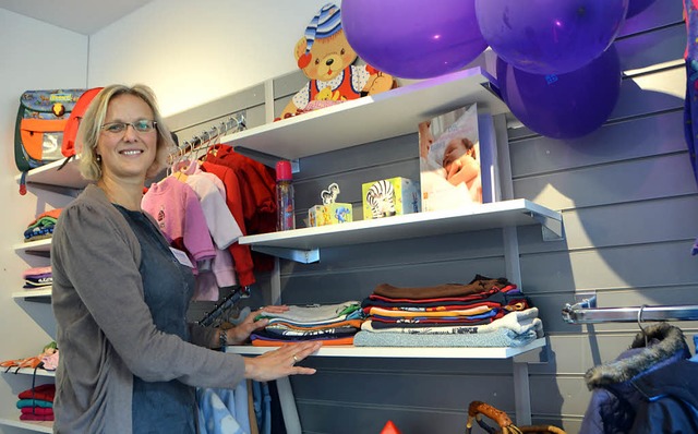 Markt 15-Leiterin Ruth Hofmann prsent...Kinder-Secondhand-Ladens im Markt 15.   | Foto: Gerhard Walser