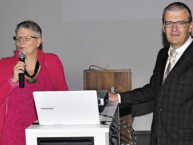 Das rztepaar Ines und Johannes Zeller...heit und Krankheit bei Mann und Frau.   | Foto: Stefan Pichler