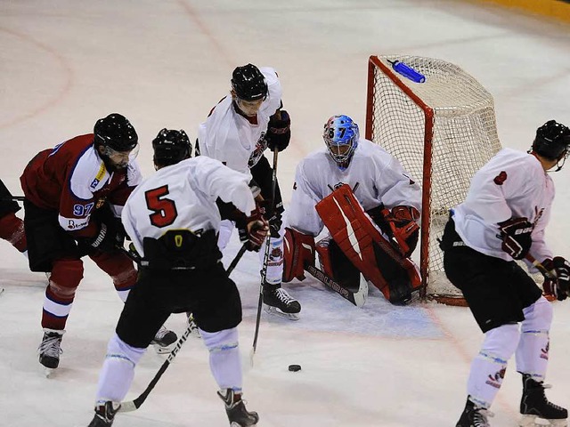 Jan Melichar (links) stand  schon beim...isten Mulhouse Scorpions auf dem Eis.   | Foto: Joachim Keller