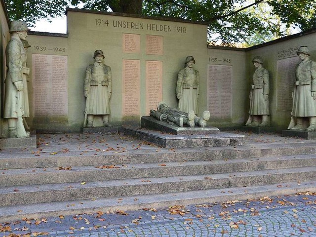 Umstritten: Das Kollnauer Kriegerdenkmal von 1935  | Foto: Bernd Fackler