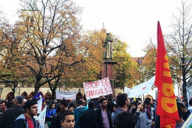 Demonstranten zeigen Solidaritt mit Kurden