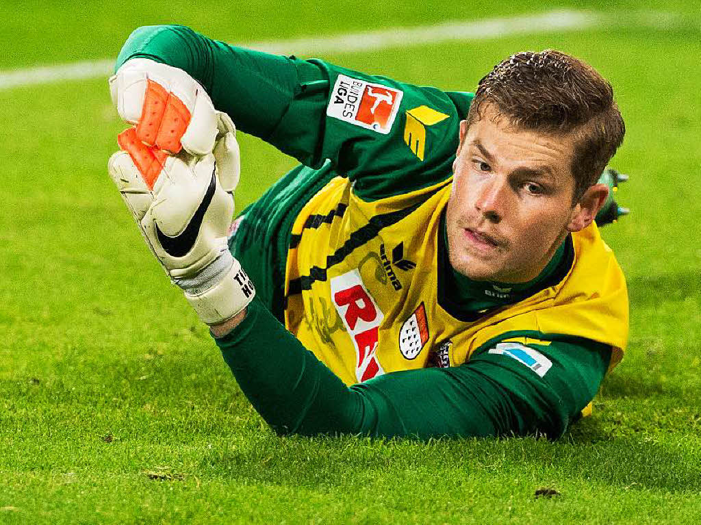 … und lsst Klns Torwart Timo Horn keine Chance.