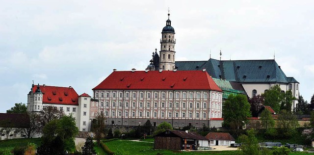 Das Kloster Neresheim auf der Schwbischen Alb.  | Foto: dpa