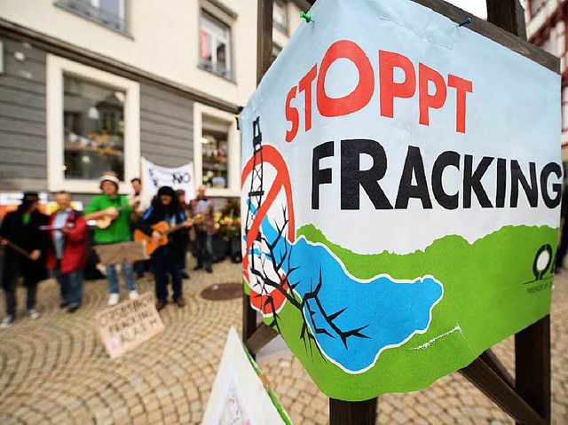 Im Oktober hatten Mitglieder der Umwel...en das geplante Fracking demonstriert.  | Foto: dpa