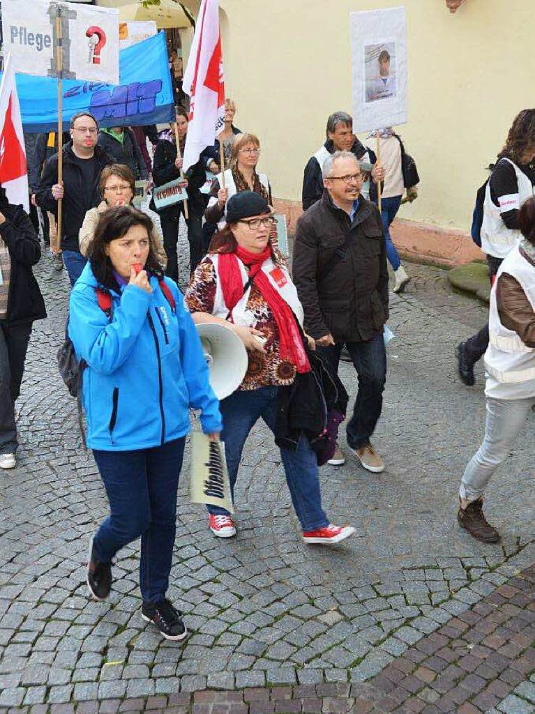 Mitarbeiter des Vivento Customer Service protestieren in Offenburg gegen die Standortschlieung.