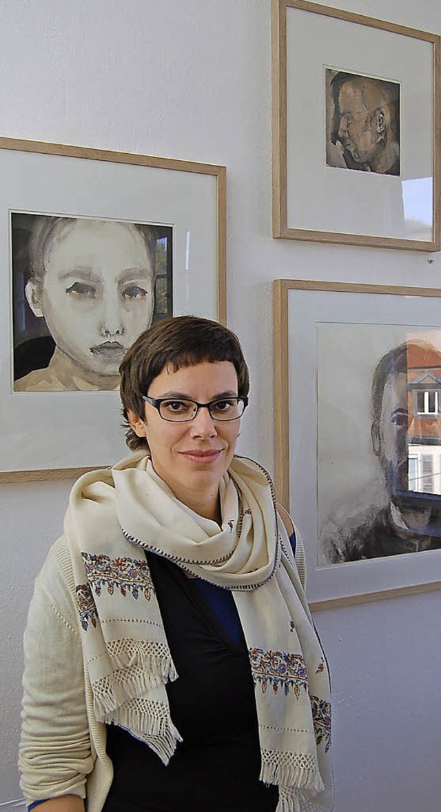 Stephanie Laeger vor ihren Portrts zum Thema &#8222;Zwischentne&#8220;.  | Foto: Christian Ringwald