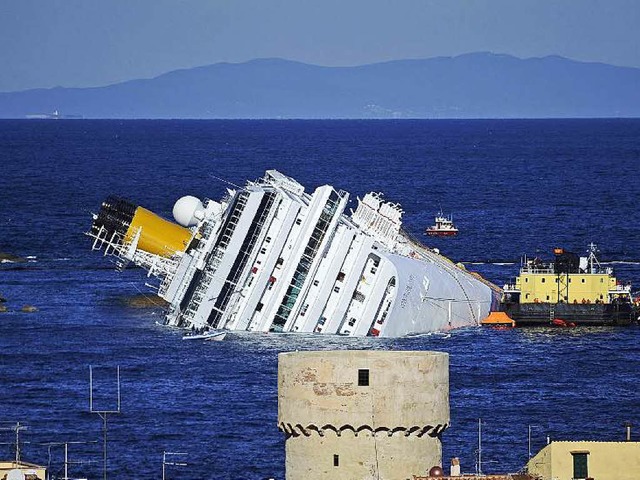 2012 kenterte das Kreuzfahrtschiff Cos...a vor der italienischen Insel Giglio.   | Foto: afp