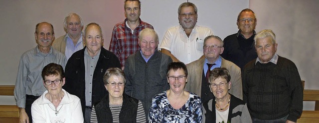 Seit Jahrzehnten im Kirchenchor: geehrte Sngerinnen und Snger in Dundenheim   | Foto: dieter fink