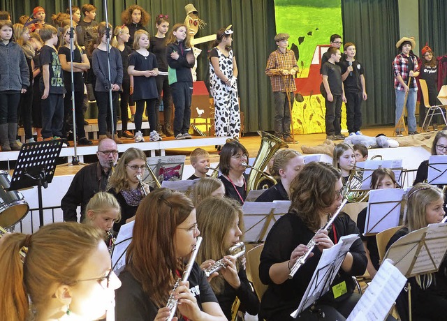 Groes Spektakel: Der Hofweierer Musikernachwuchs prsentierte ein Musical.    | Foto: frank leonhardt