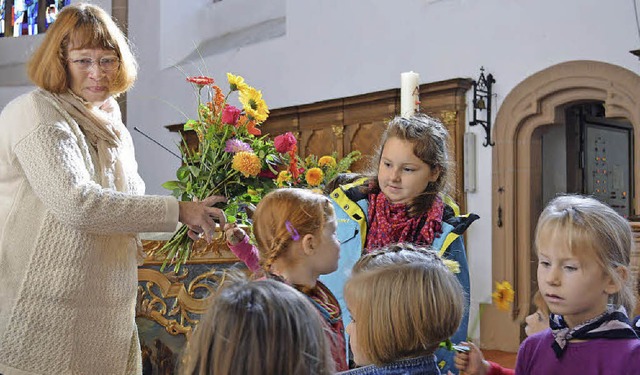 Mit Blumen drckten die Kindergartenki...onika Heister-Sumser, ihren Dank aus.   | Foto: Gerhard Lck