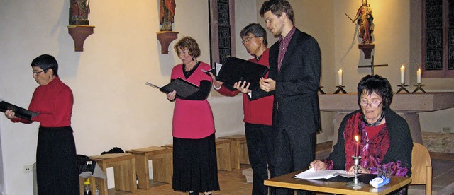Ein Gesangsensemble (Micaela Seckinger...esang zur Liebe in der Blsi-Kapelle.   | Foto: Hildegard Karig