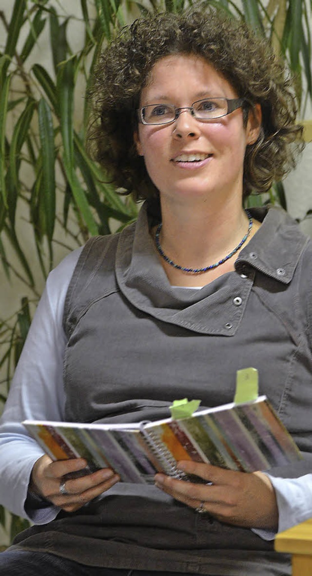 Katrin Schwinne liest vor.   | Foto: Eckert
