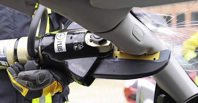 Eine neue Rettungsschere (Symbolfoto) ...rker als die bisher eingesetzte sein.  | Foto: Feuerwehr Husern
