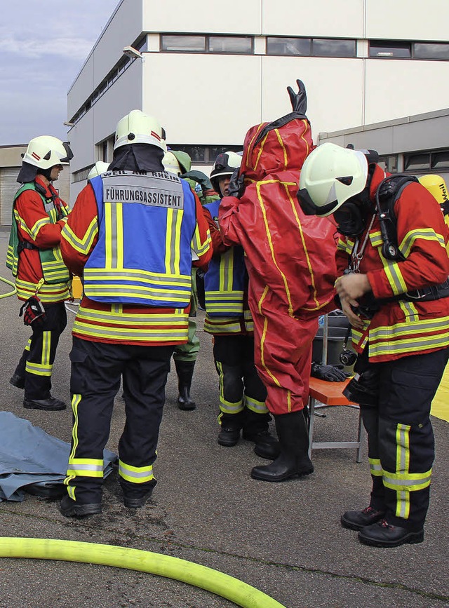 Gefahrguteinstze in Theorie und Praxis bten die Weiler Feuerwehren.  | Foto: Utke