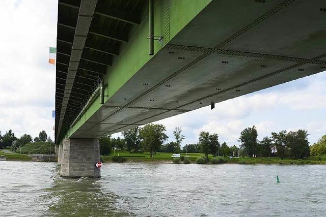Seit 15 Uhr wieder freie Fahrt auf der Breisacher Rheinbrücke