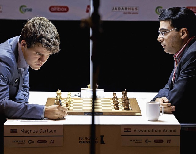 Magnus Carlsen (l.), Viswanathan Anand  | Foto: afp