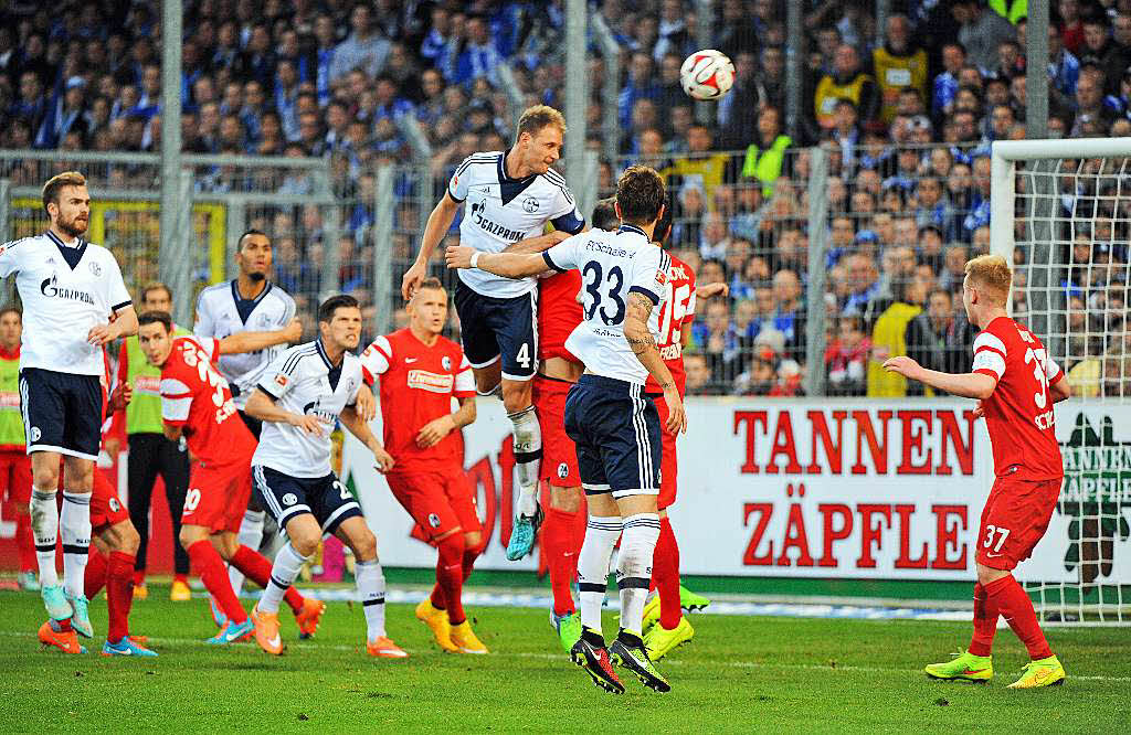 Benedikt Hwedes hatte eine der ganz wenigen Schalker Chancen im zweiten Durchgang.