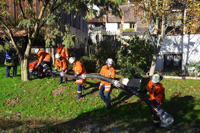 Alle Krfte mobilisieren mussten die W...erleitung vom Hodbach  zum Reingerhof.  | Foto: Schopferer