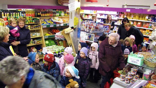 Auf viele treue Kunden kann der Dorfla... fr das Leben des Dorfes so wertvoll.  | Foto: zvg