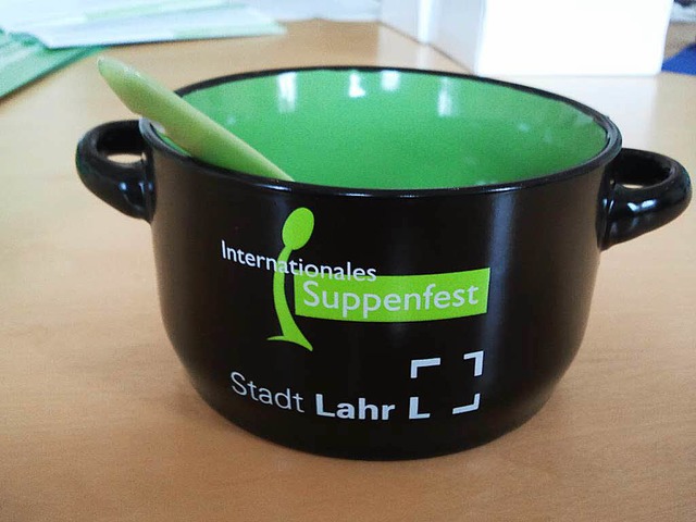 In solchen Tassen wird die Suppe serviert.  | Foto: Nikola Vogt
