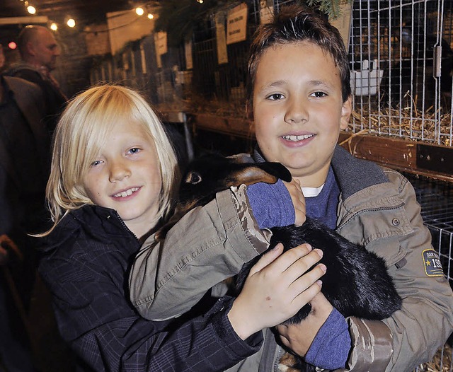 Besonders die jngeren Besucher finden...uch schon mal in den Arm nehmen kann.   | Foto: Dieter Fleig